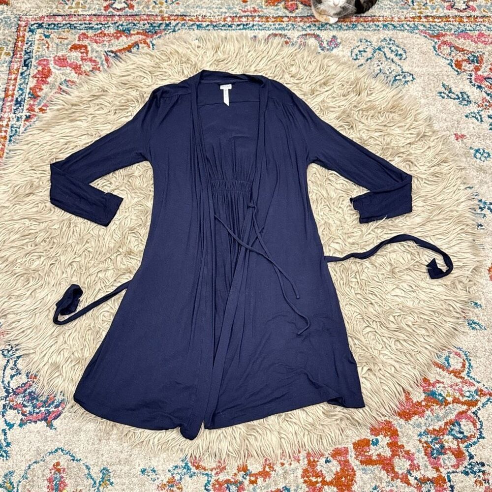 A Pea in the Pod navy blue robe size small￼